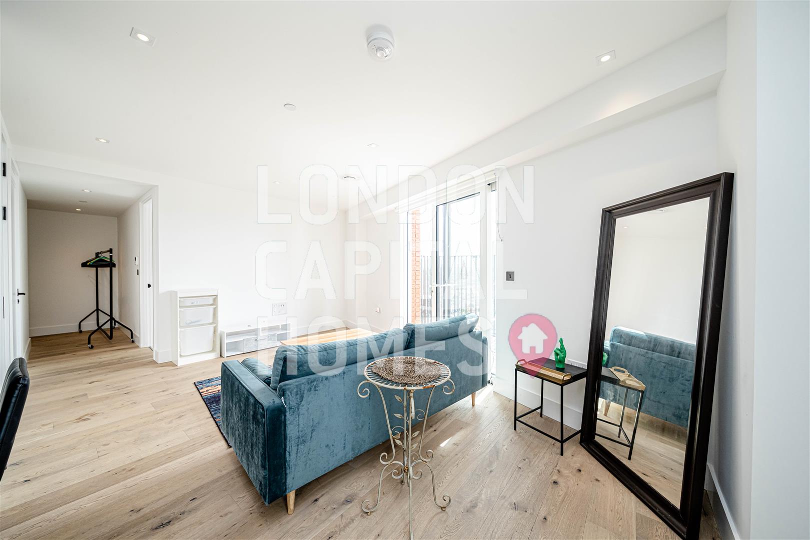 1 bed property in Exchange Garden, London